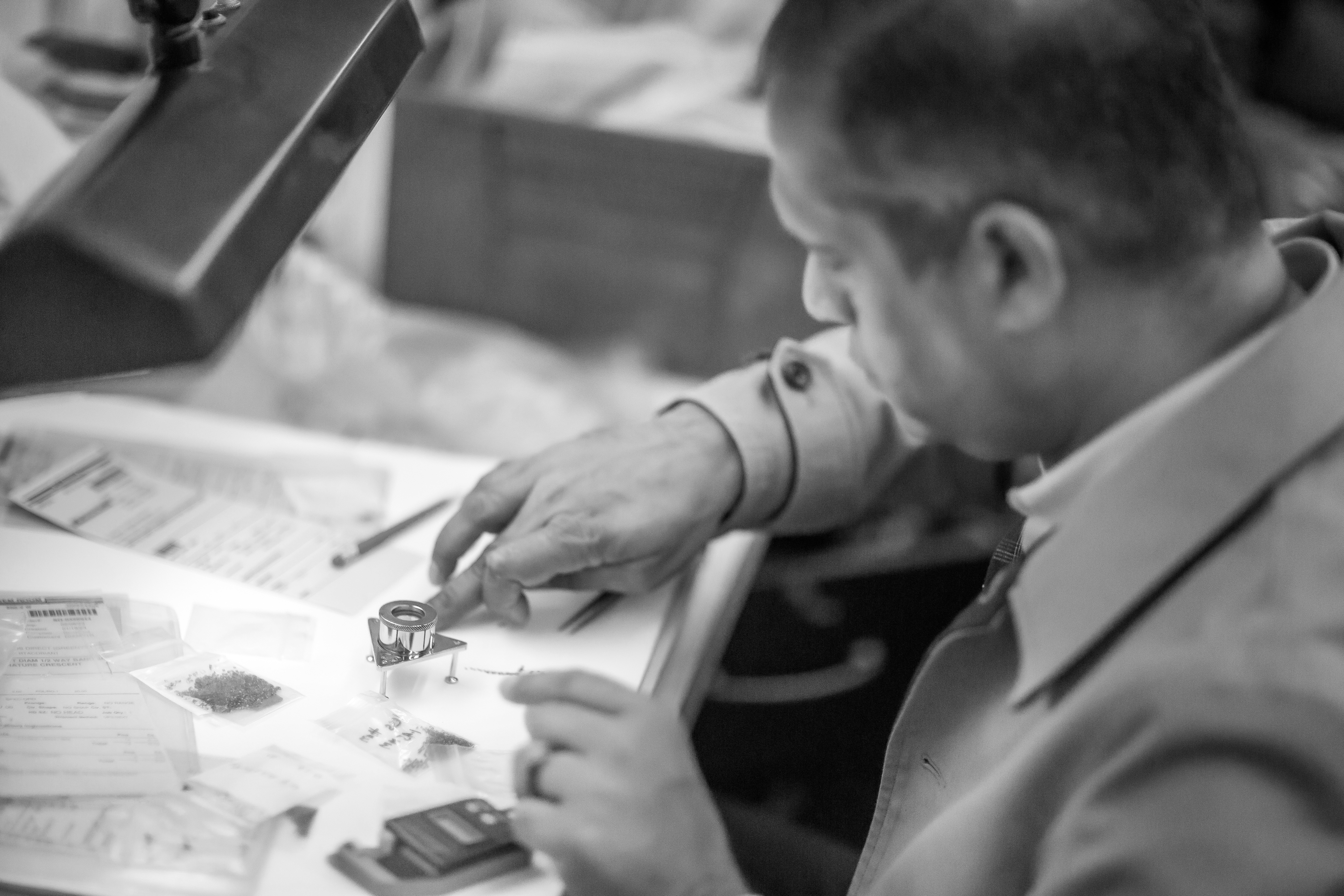 TACORI gemologist inspecting diamonds for the four C's.