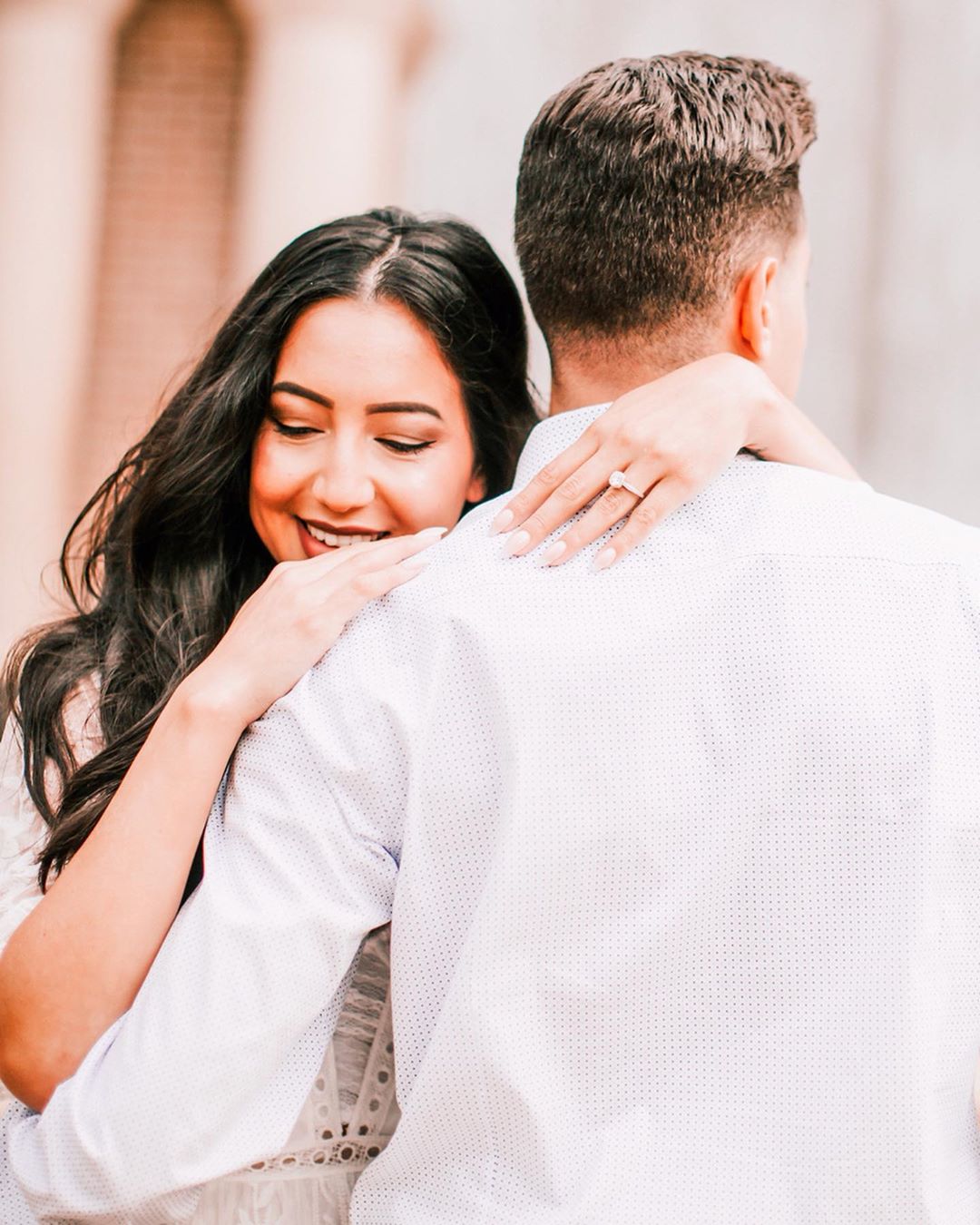 23 Beach Engagement Photoshoot Poses & Ideas for Couples - NoKishiTa Camera