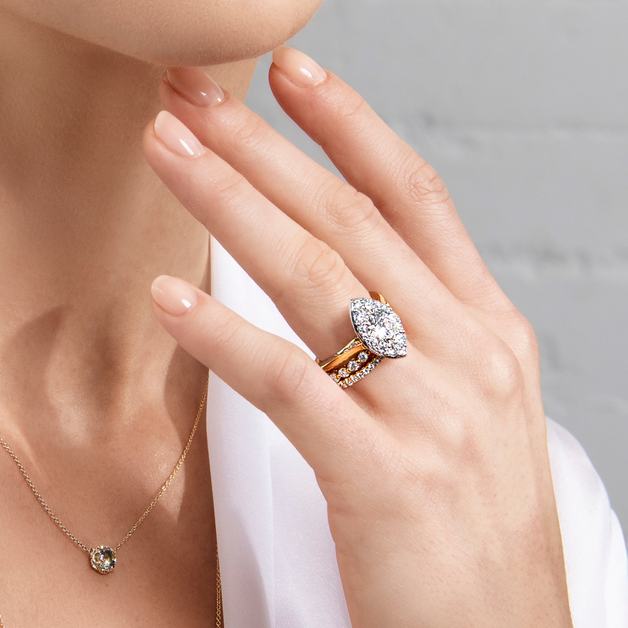 5 Hints for Taking an Effortless Engagement Ring Selfie